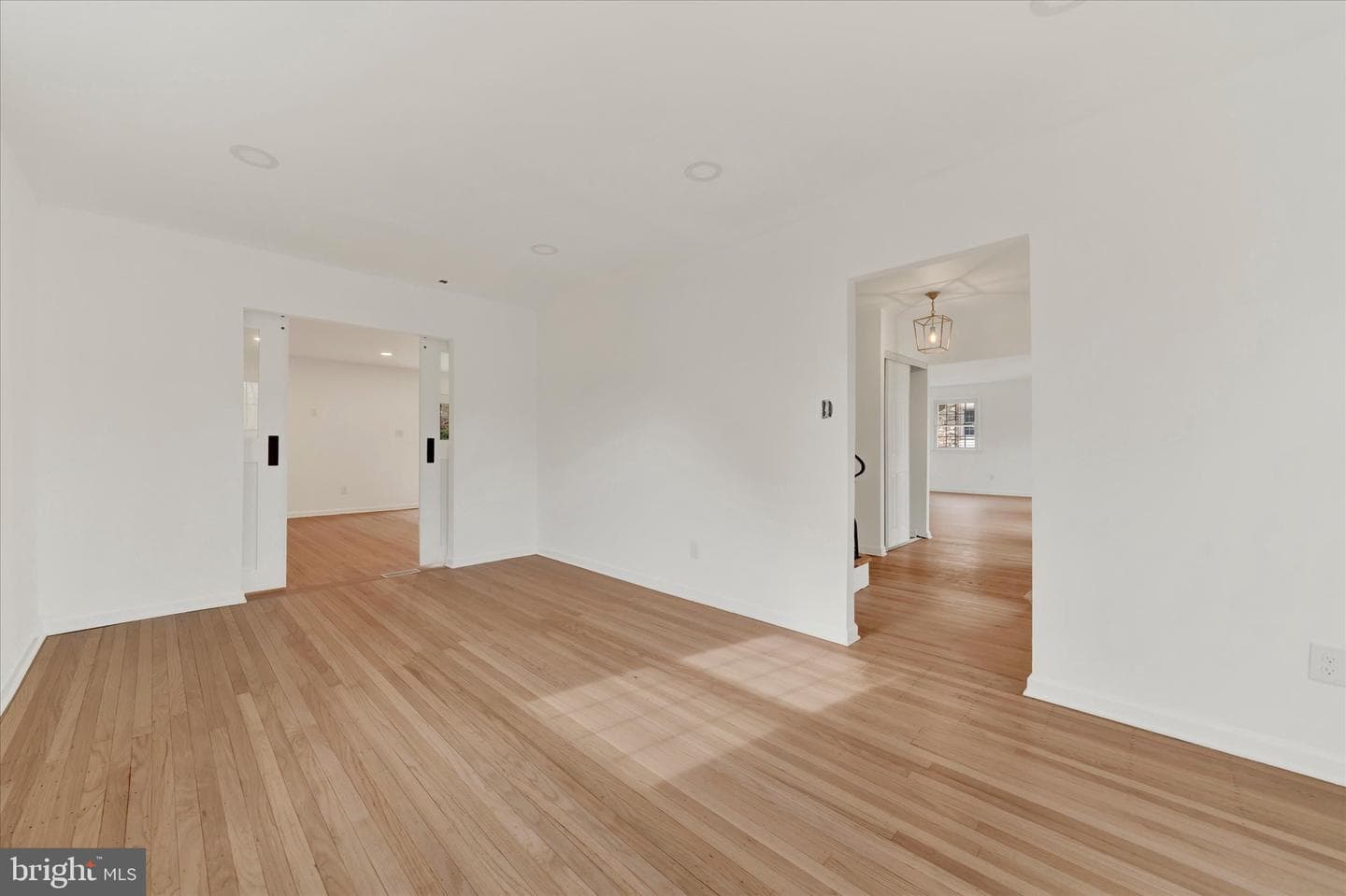 658 W Rolling Road photo 15