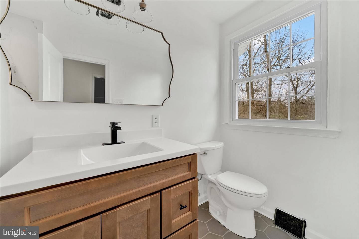 658 W Rolling Road photo 32