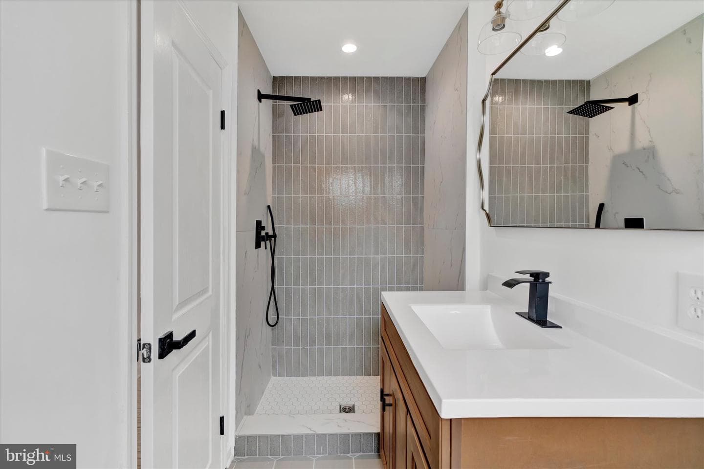 658 W Rolling Road photo 33