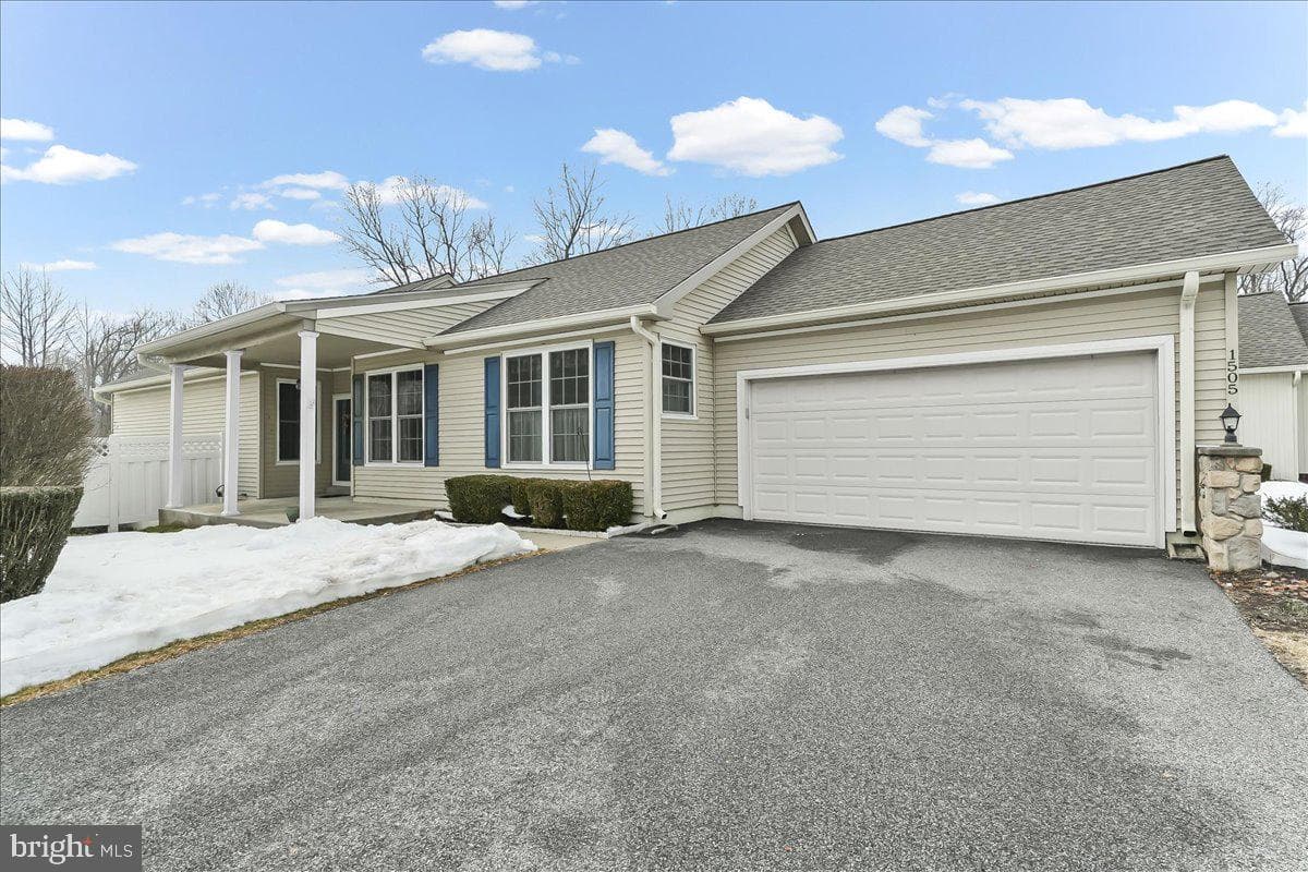 1505 N Hunting Horn Turn