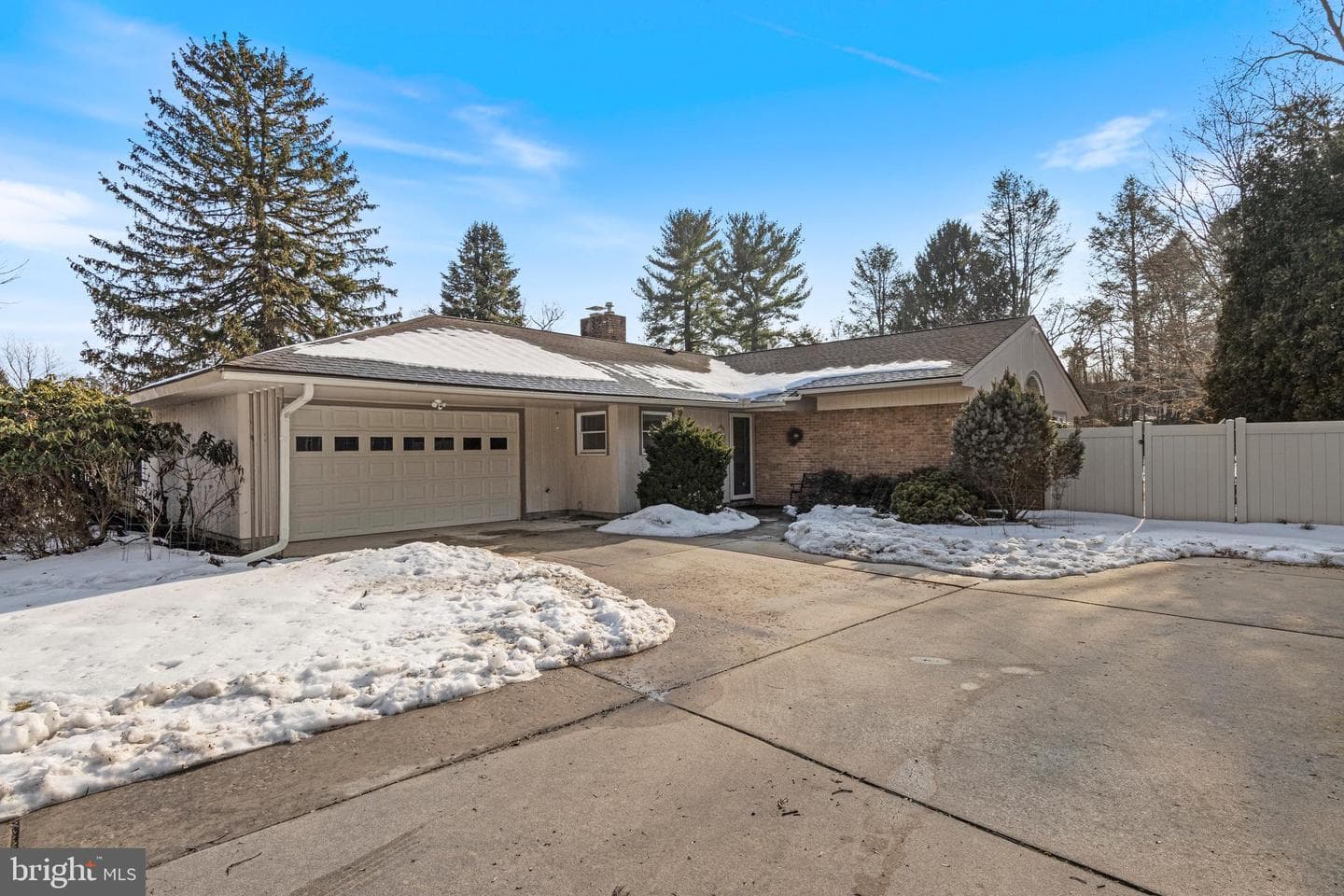 905 Heathdale Lane