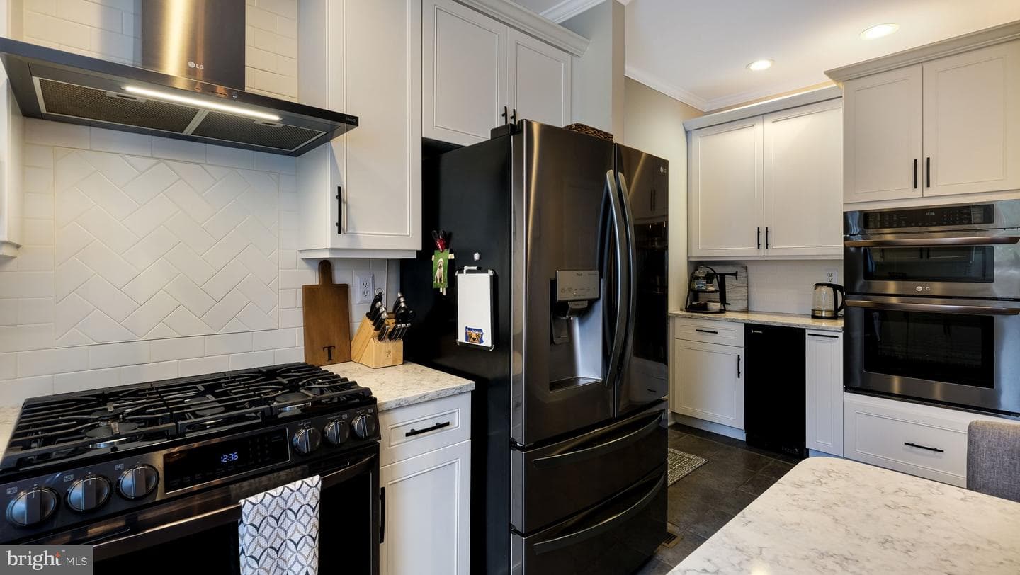 9 Heatherstone Way photo 15