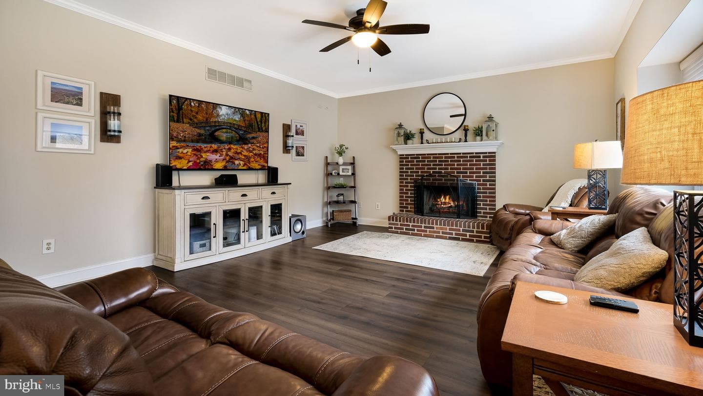 9 Heatherstone Way photo 18
