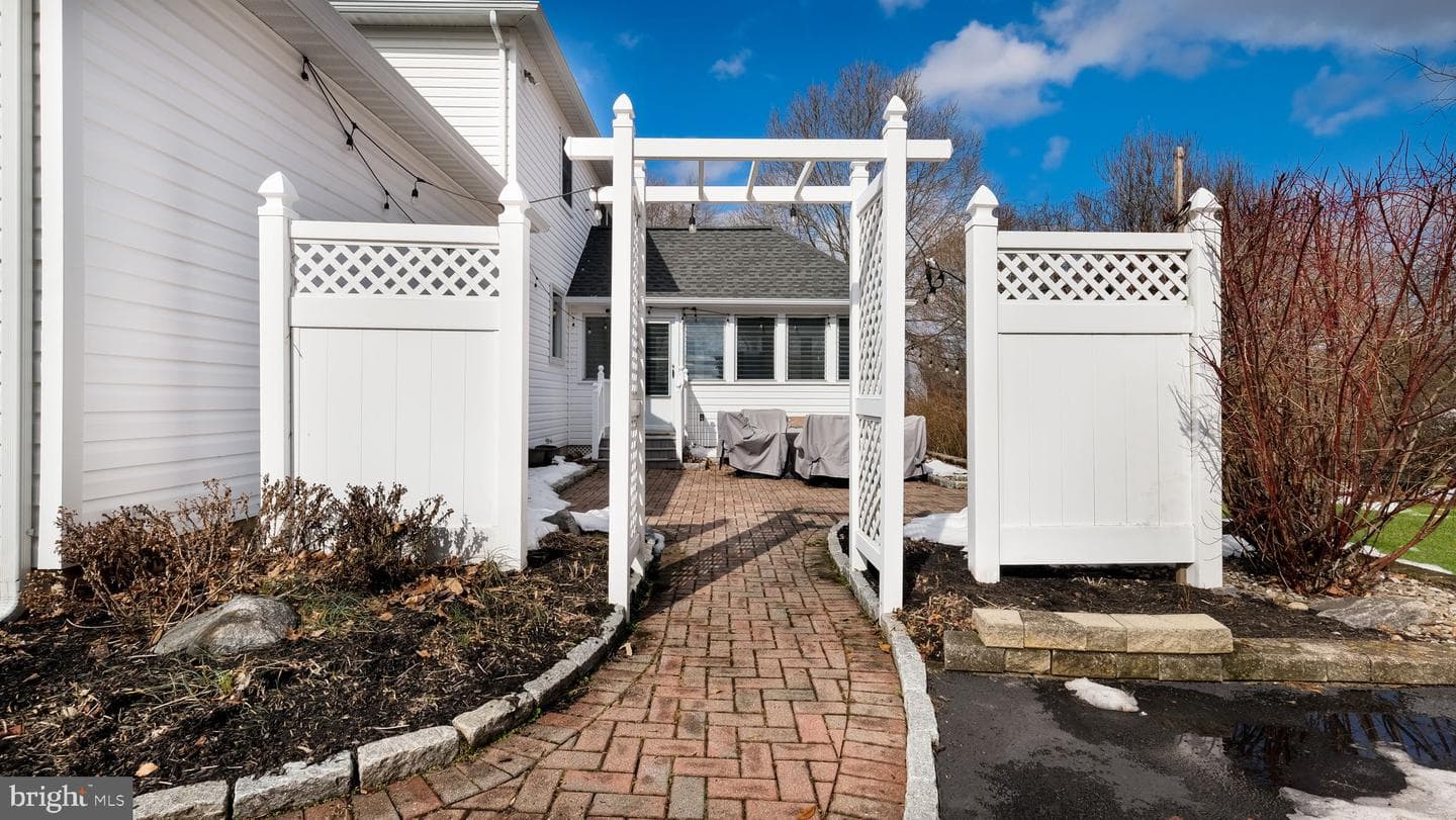 9 Heatherstone Way photo 40