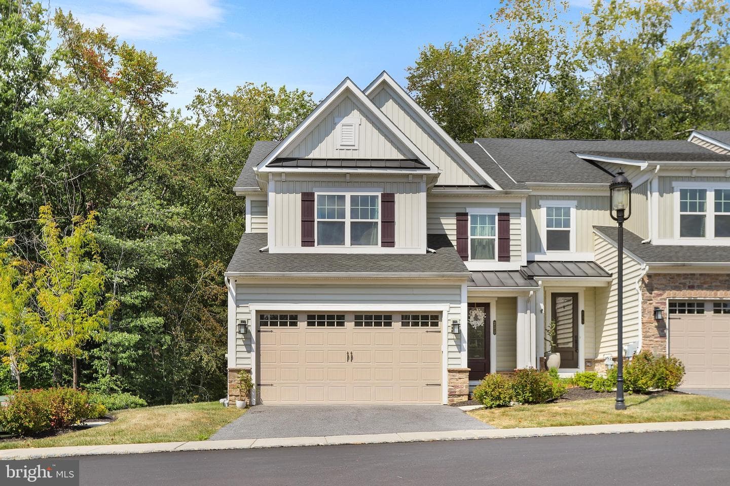 233 Ponds Edge Drive photo 3