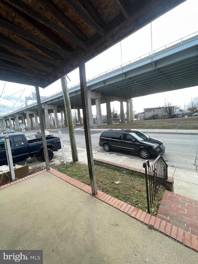 409 Flower St photo 17