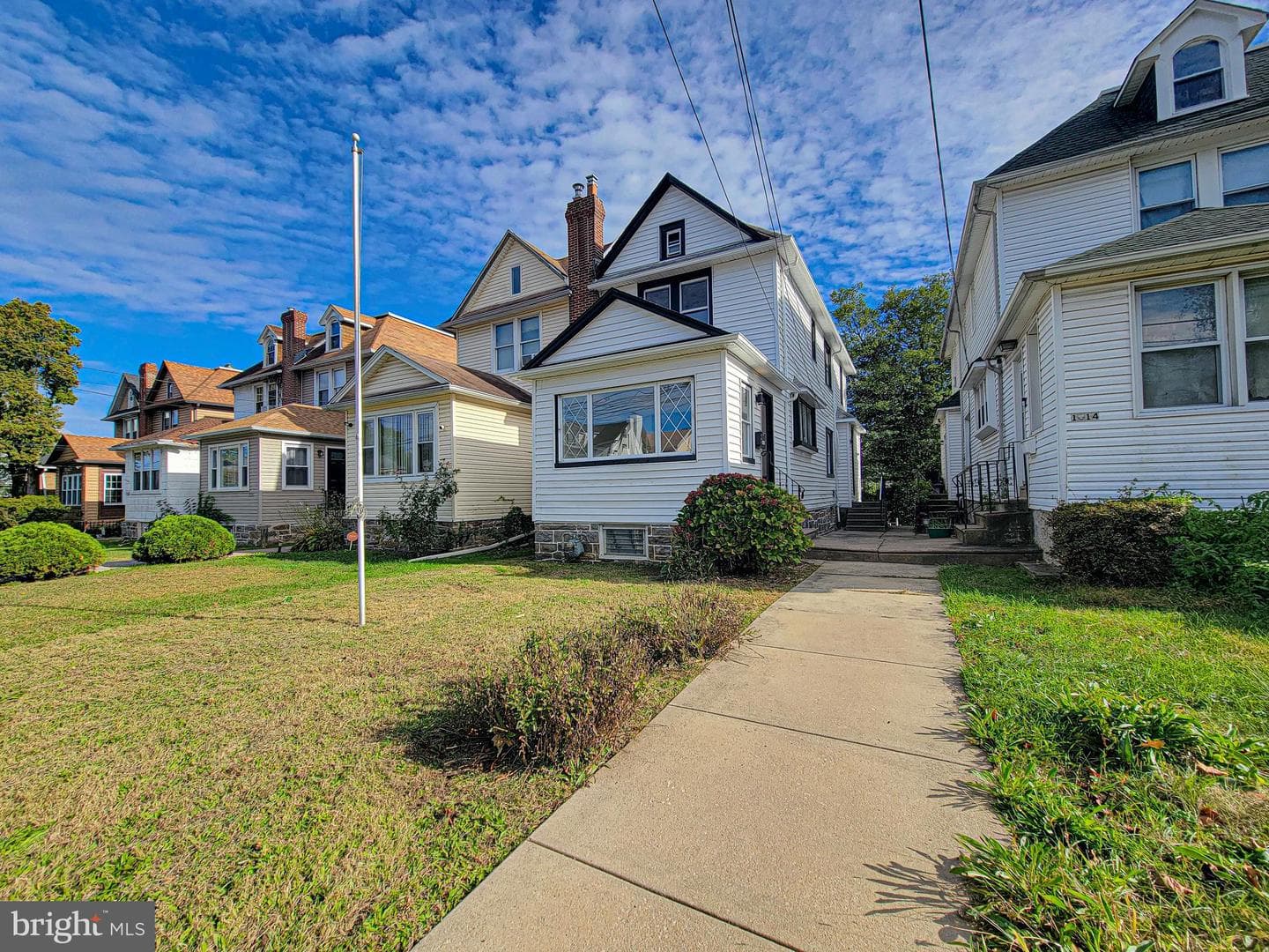 1016 Whitby Avenue photo 2