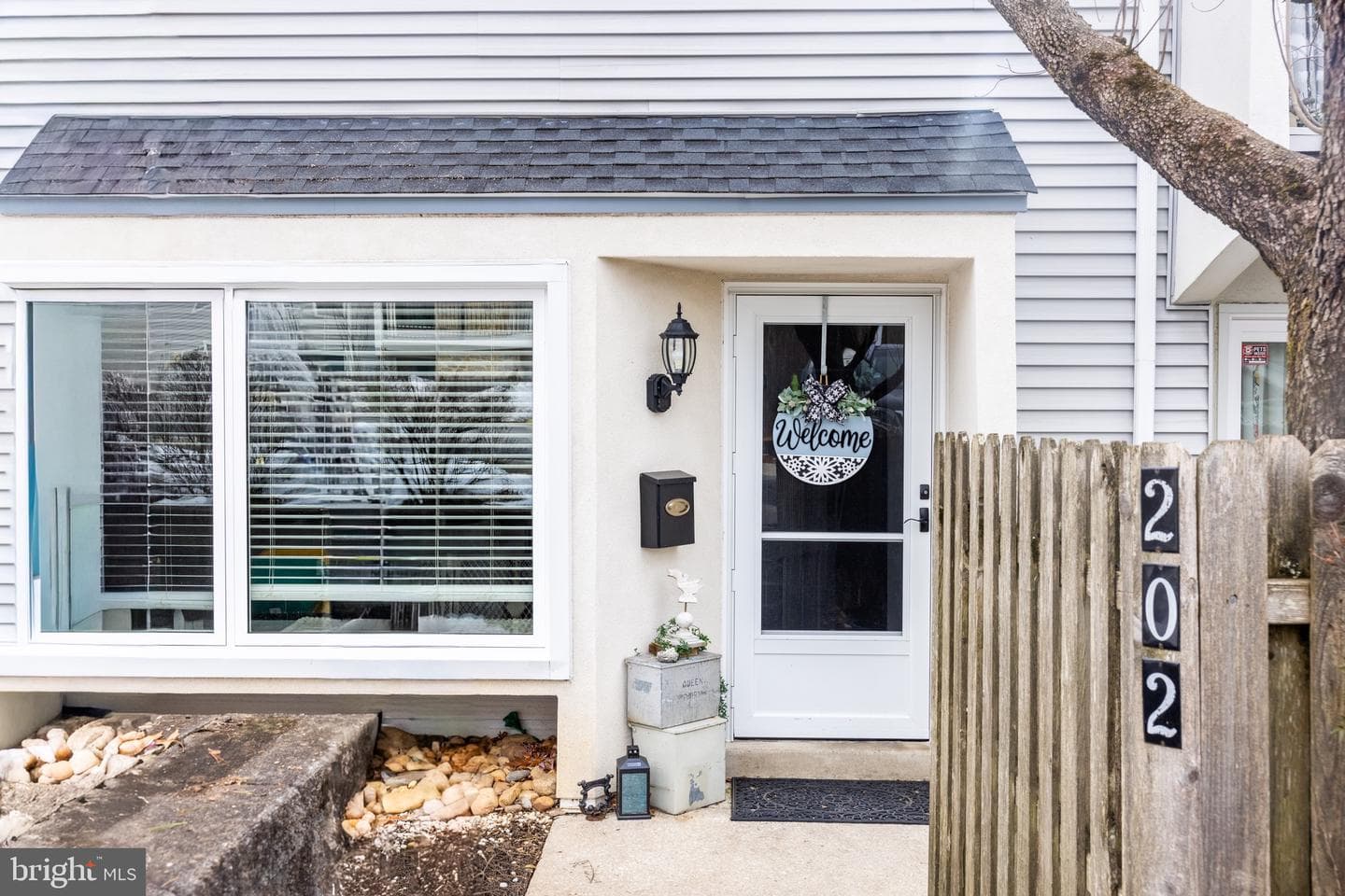 202 E Chelsea Circle photo 2