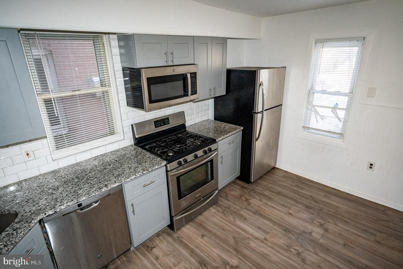 1011 Andrews Avenue photo 3
