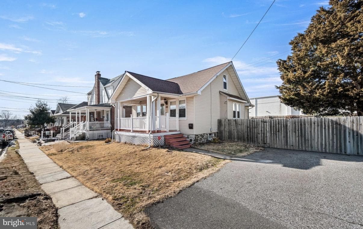 1401 Grant Avenue photo 2