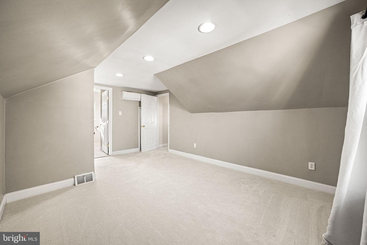 1401 Grant Avenue photo 23