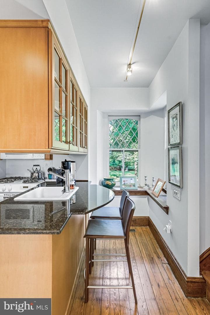 548 - 560 S Bryn Mawr Avenue photo 86