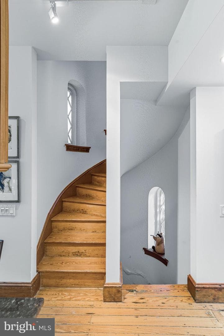 548 - 560 S Bryn Mawr Avenue photo 87