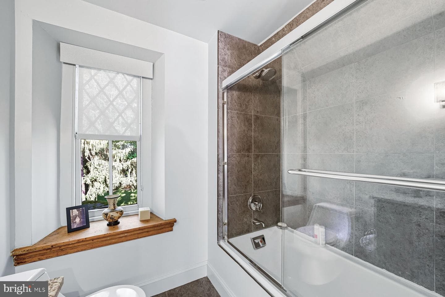 548 - 560 S Bryn Mawr Avenue photo 91