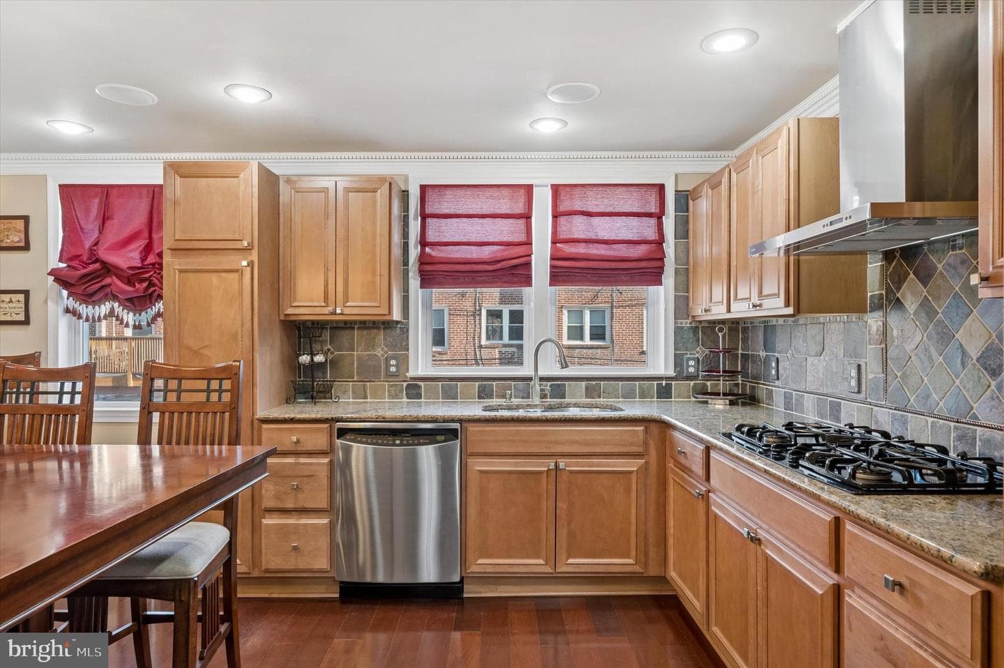 412 Rively Avenue photo 10