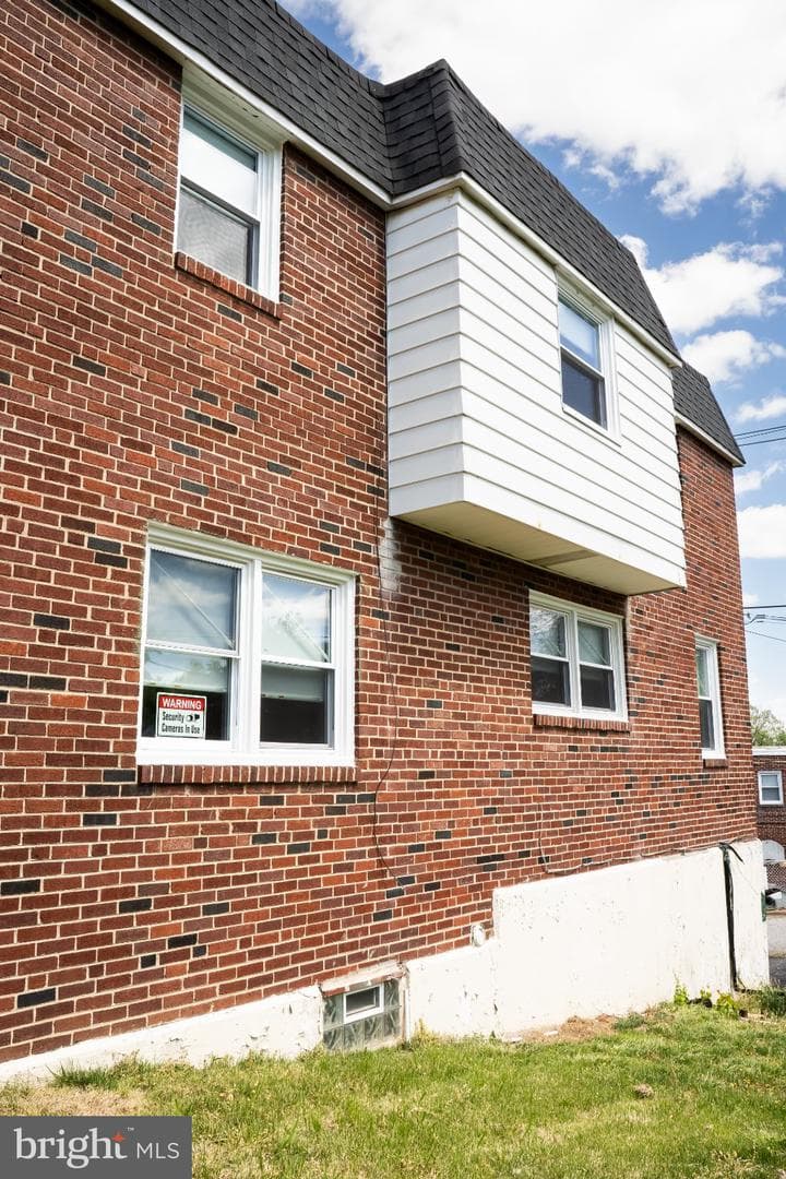 753 E 25th Street photo 3