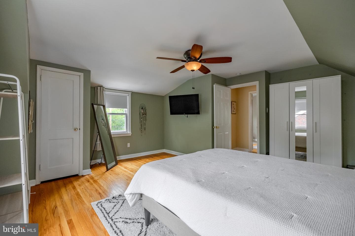 649 Washington Avenue photo 31
