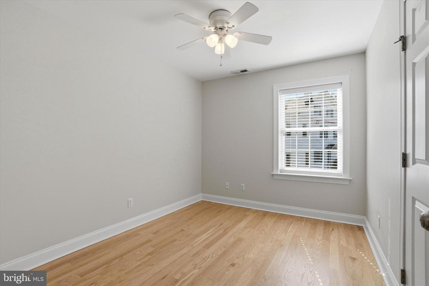 15 E Mercer Avenue photo 48