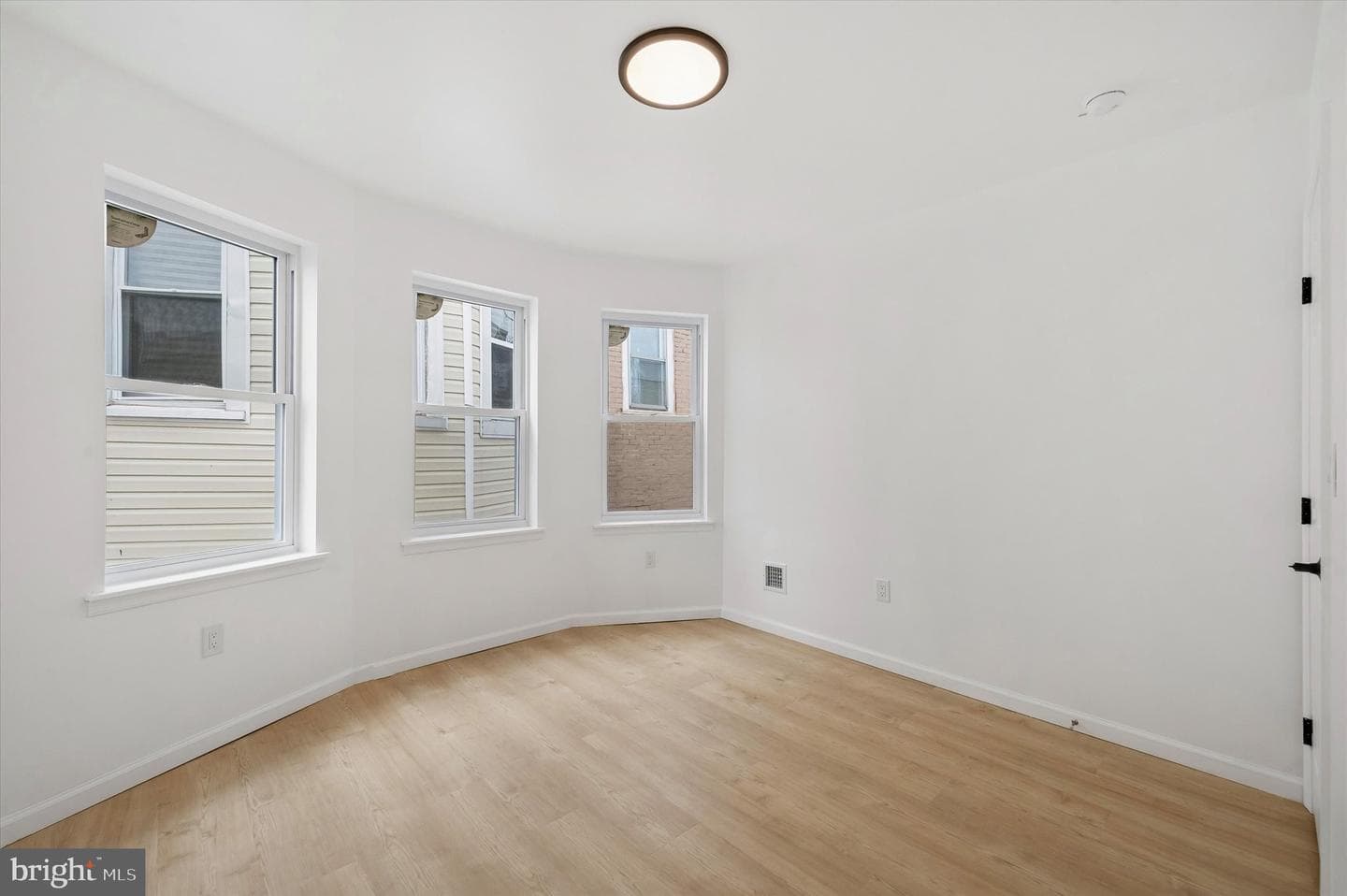 12 Greenway Avenue photo 20