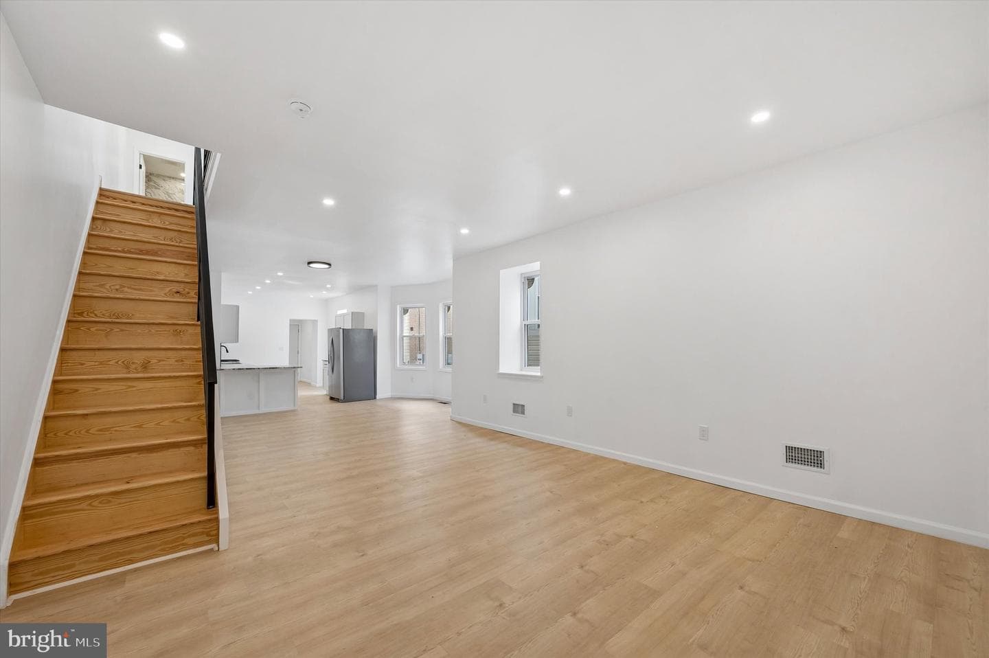 12 Greenway Avenue photo 3