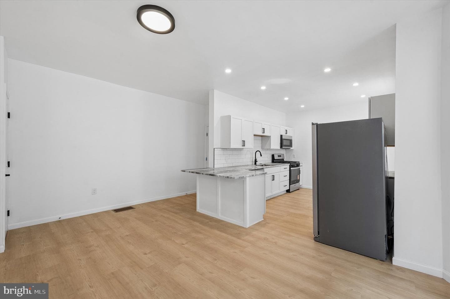 12 Greenway Avenue photo 7