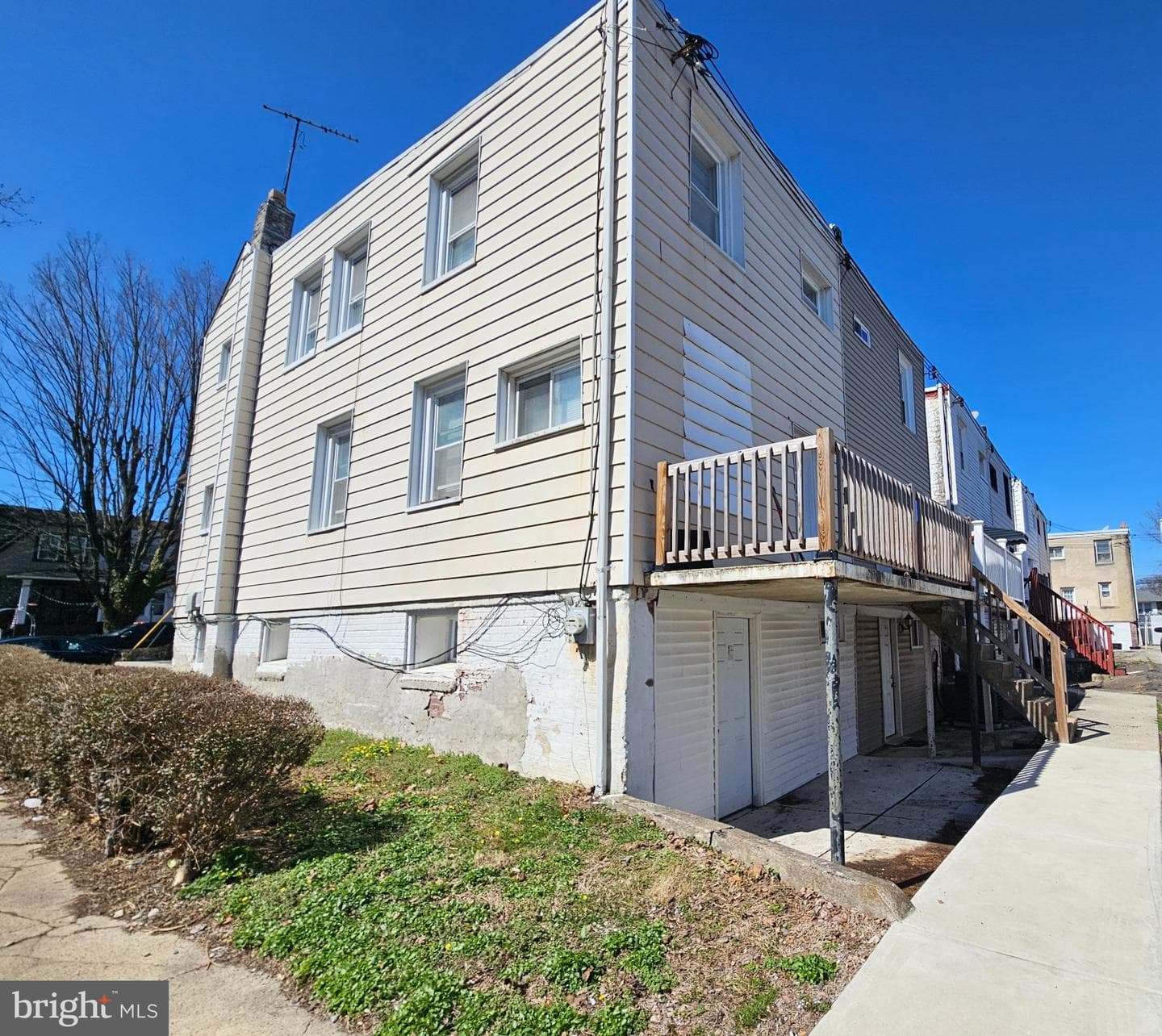 411 S Maple Avenue photo 4