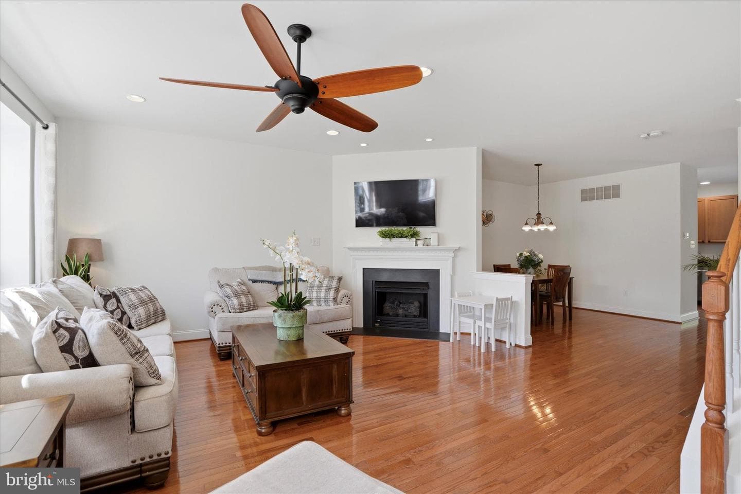 39 Hoag Lane photo 4