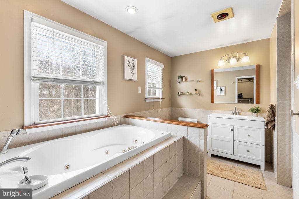121 Jennifer Way photo 18