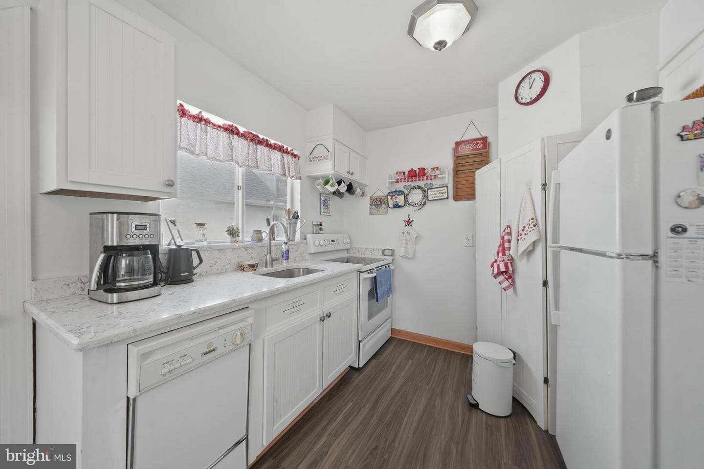1323 Morton Avenue photo 13