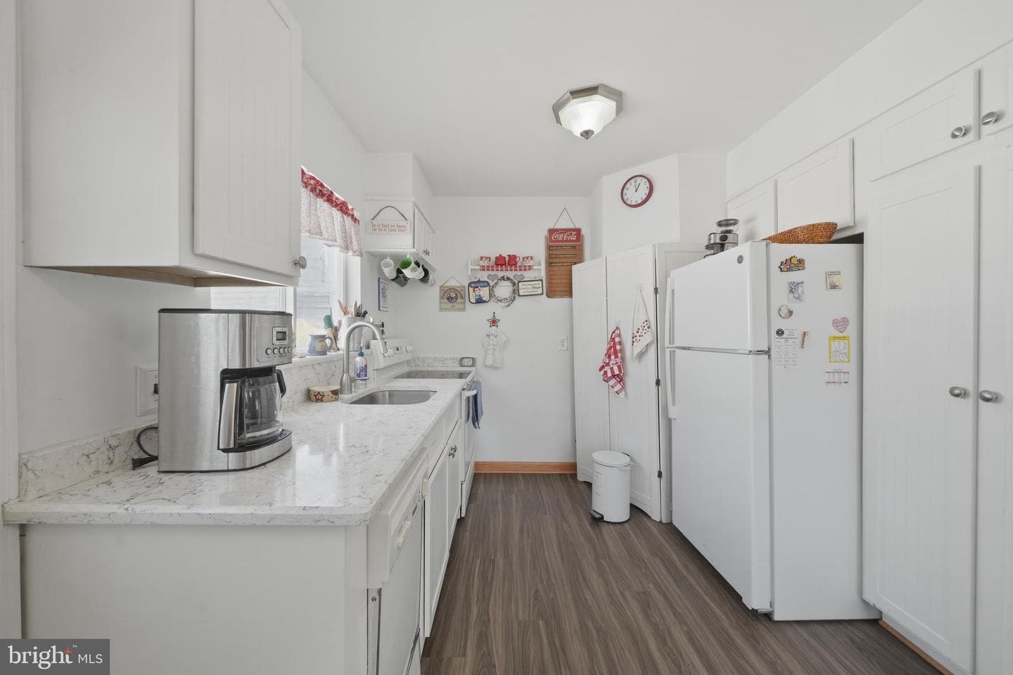 1323 Morton Avenue photo 14