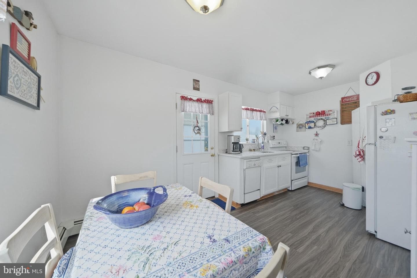 1323 Morton Avenue photo 15