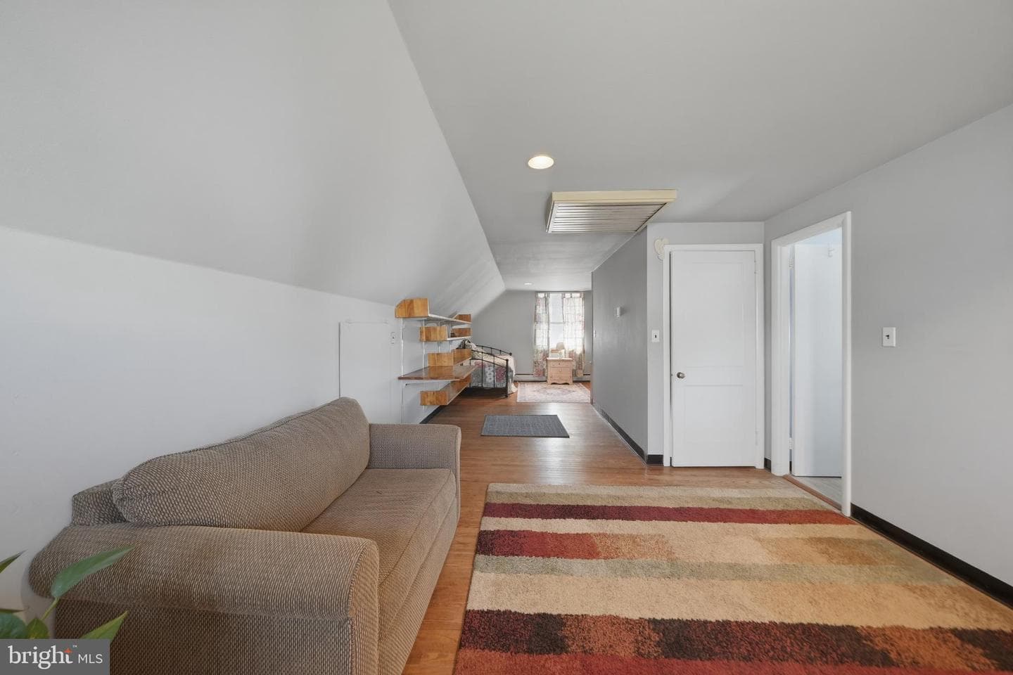 1323 Morton Avenue photo 18