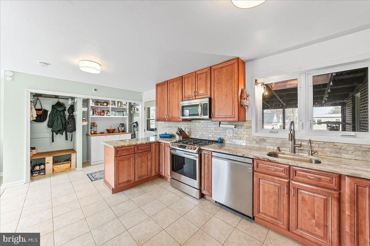 208 2nd Avenue photo 10
