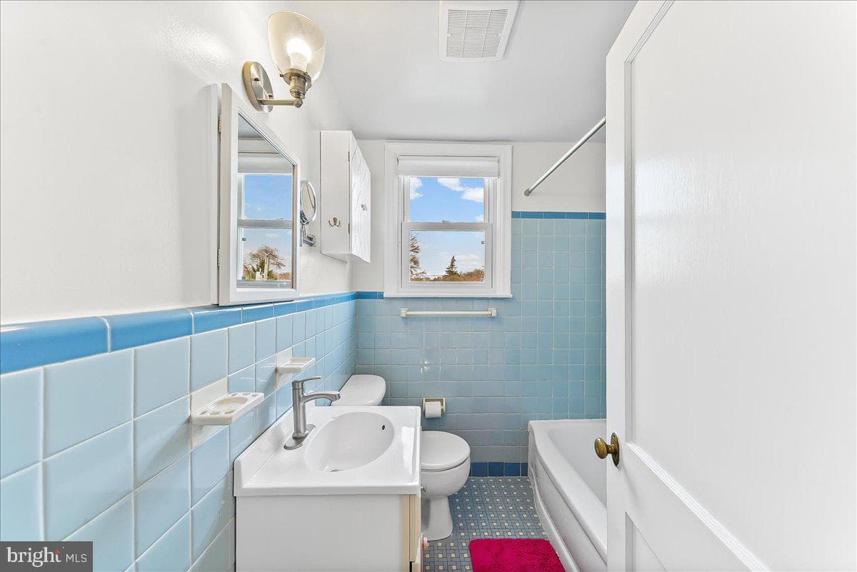 208 2nd Avenue photo 25