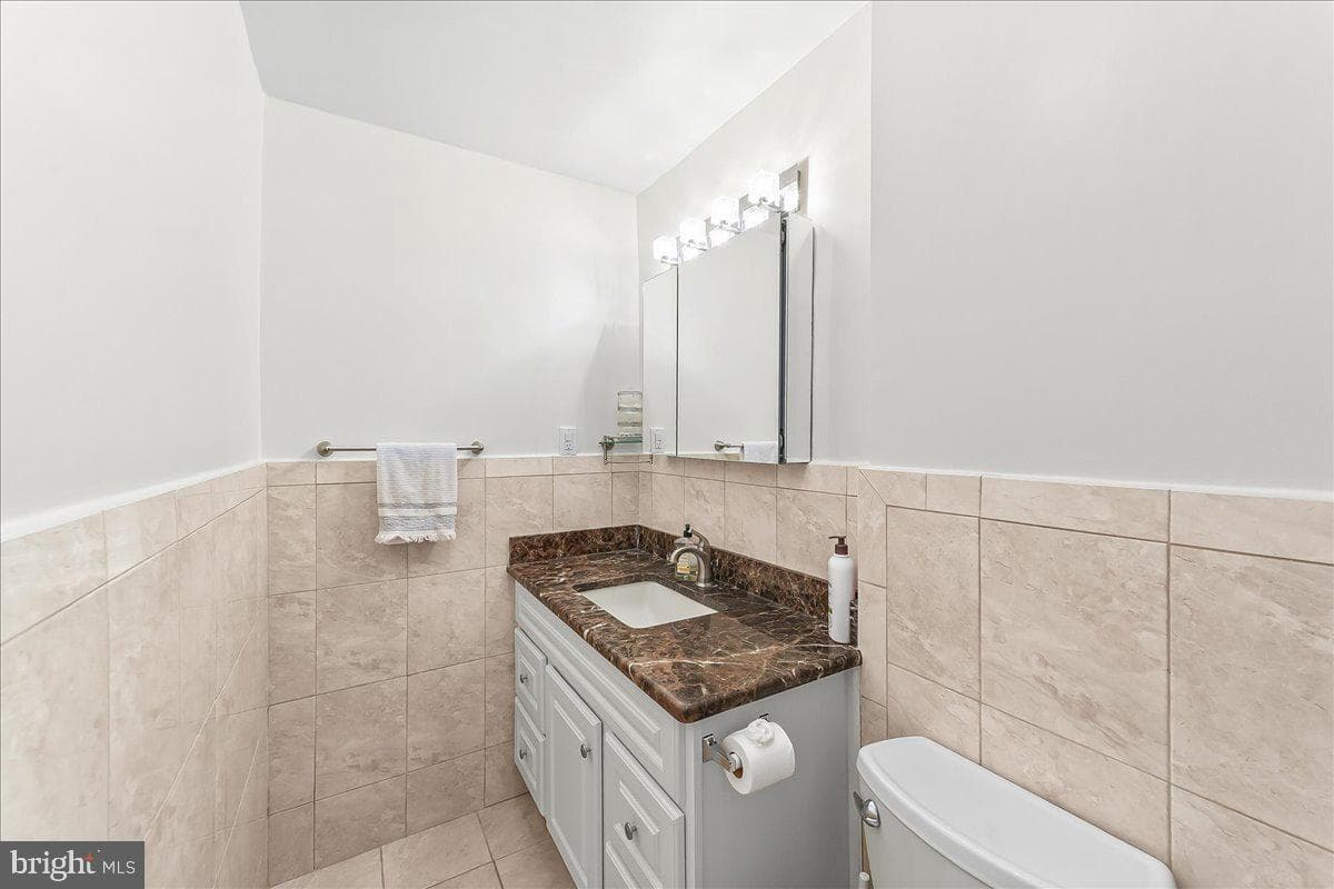 208 2nd Avenue photo 26