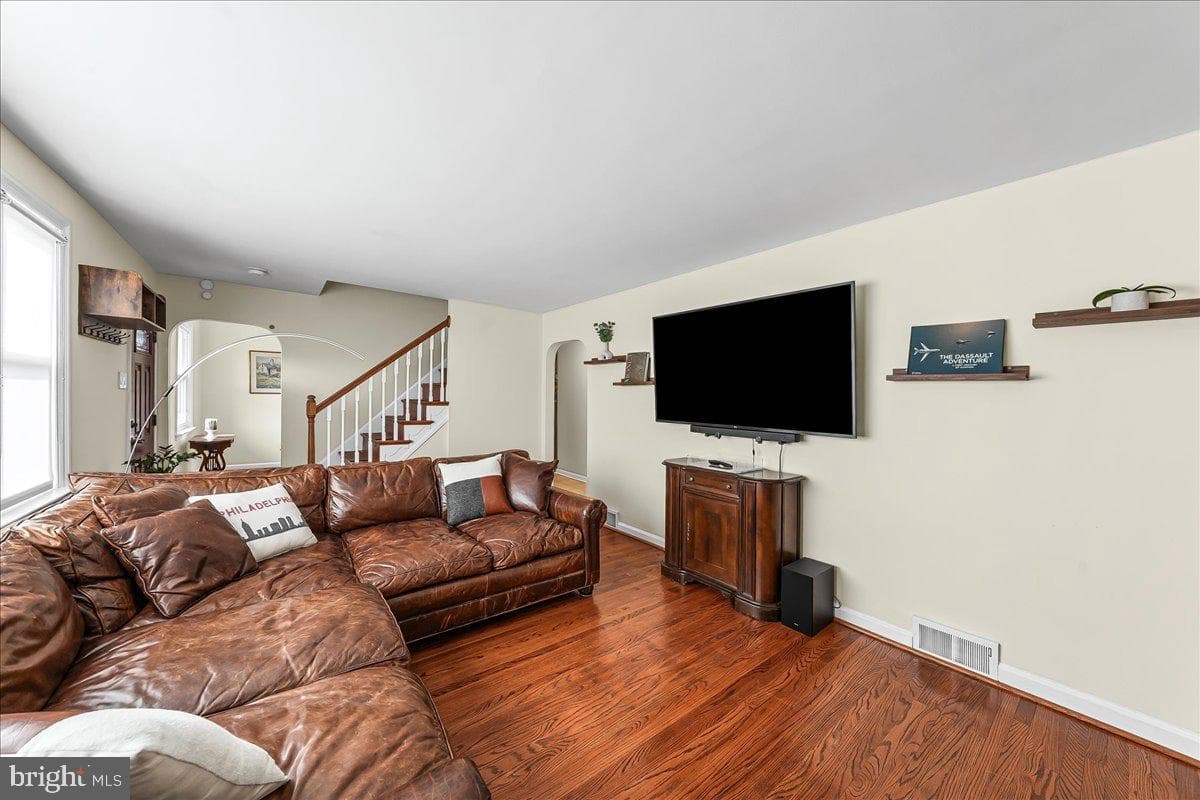208 2nd Avenue photo 6