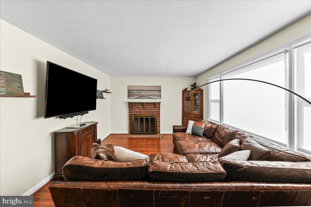 208 2nd Avenue photo 9