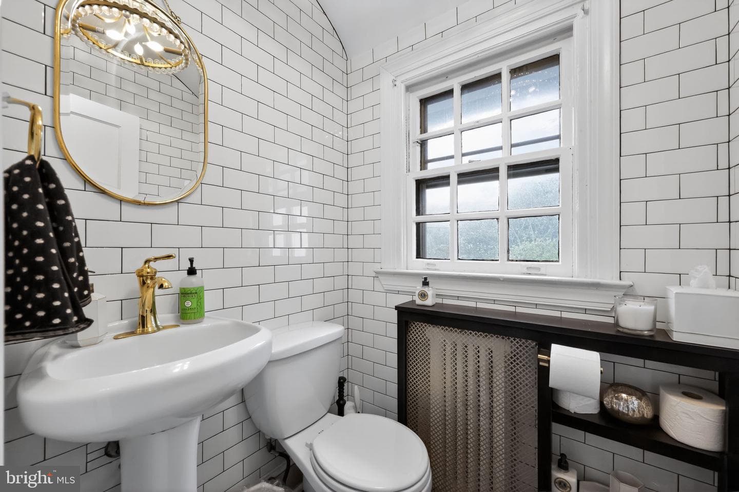 913 Twyckenham Road photo 20