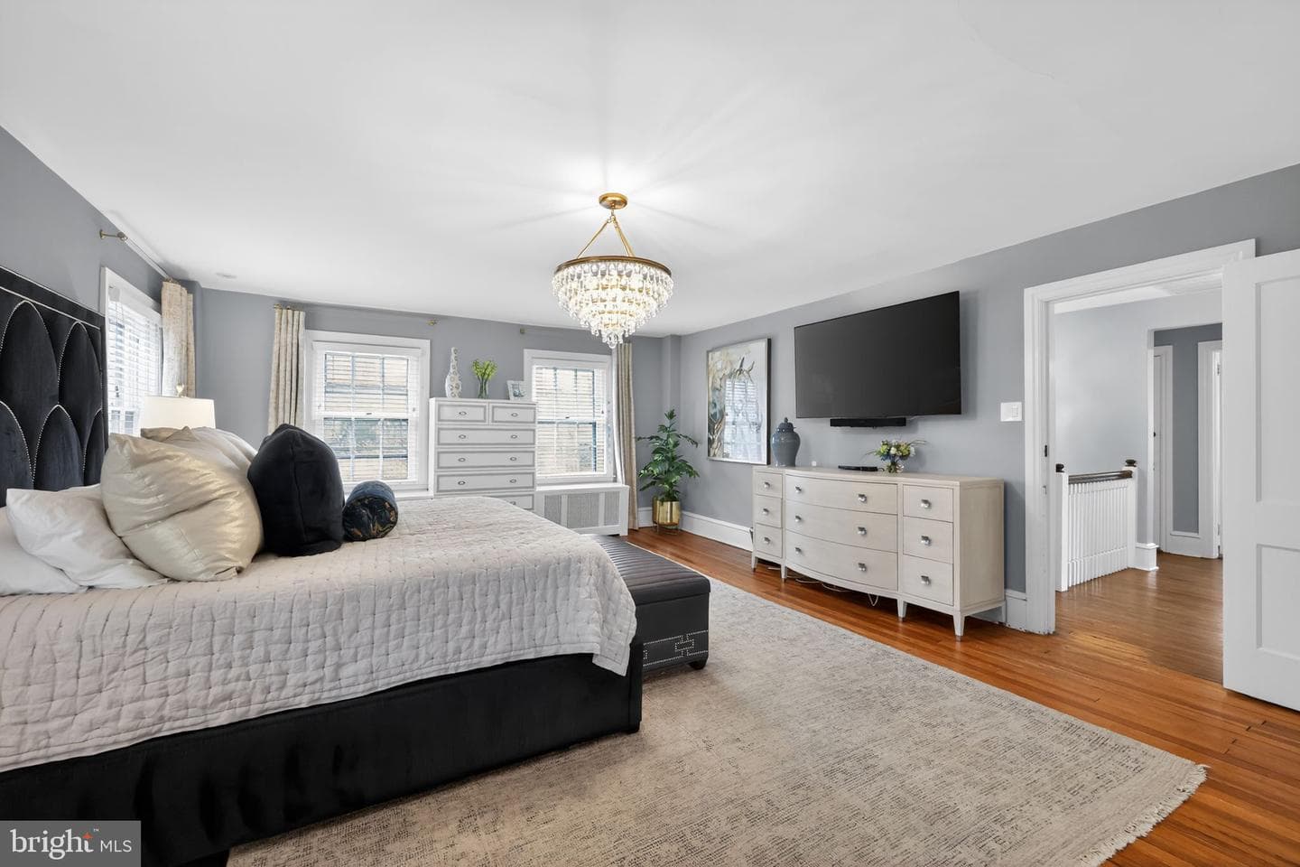 913 Twyckenham Road photo 25