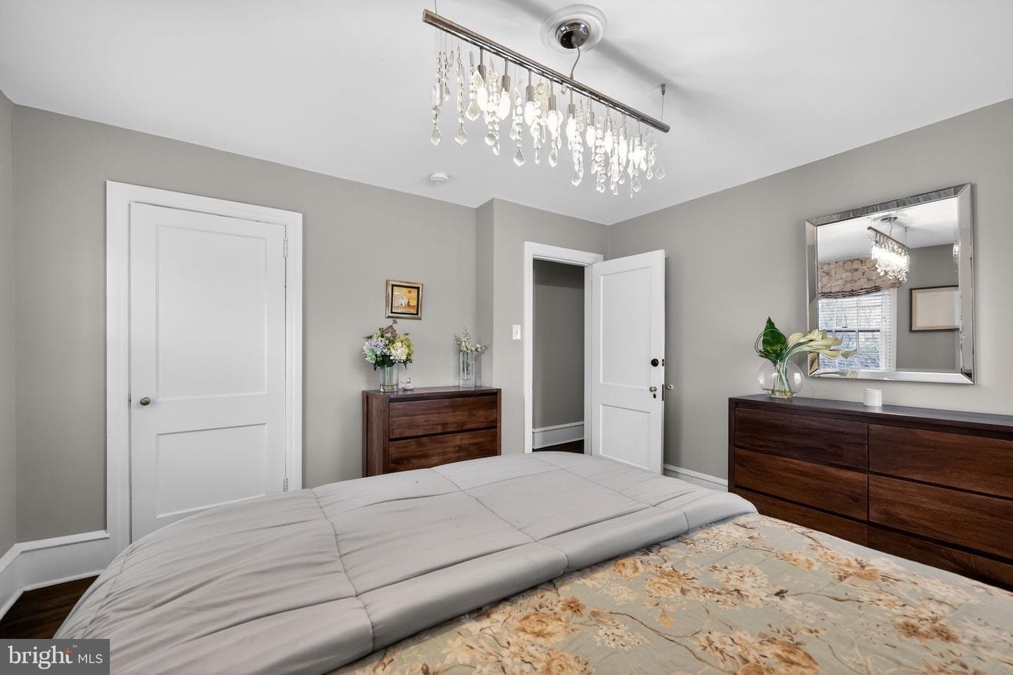913 Twyckenham Road photo 30