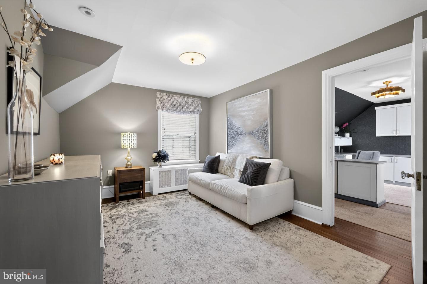 913 Twyckenham Road photo 31