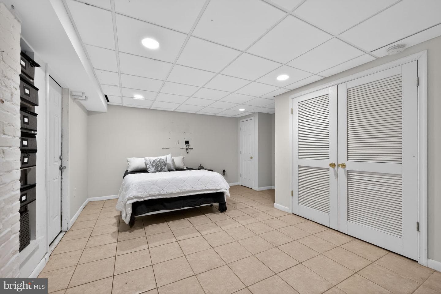 913 Twyckenham Road photo 35