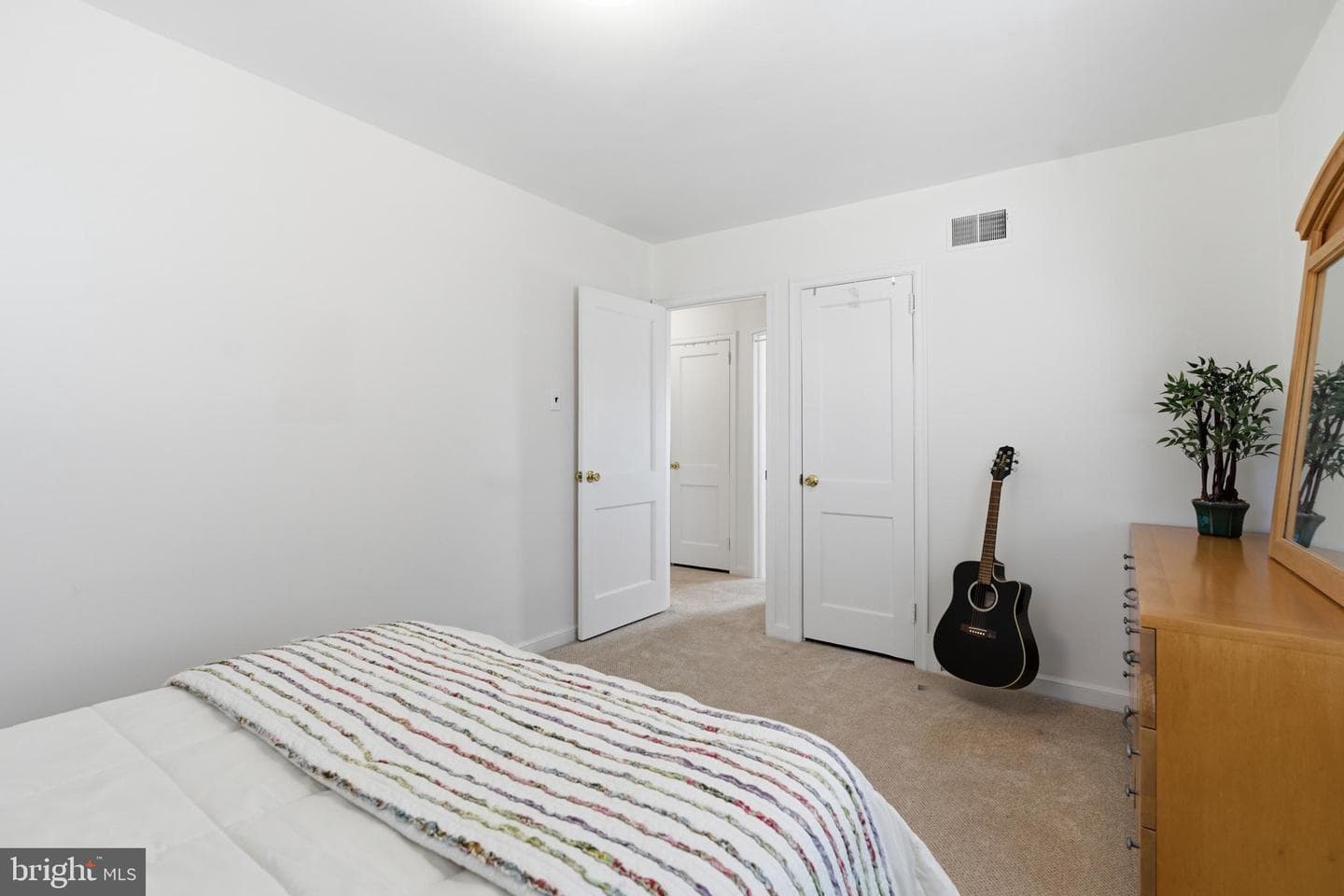 417 Hastings Avenue photo 25