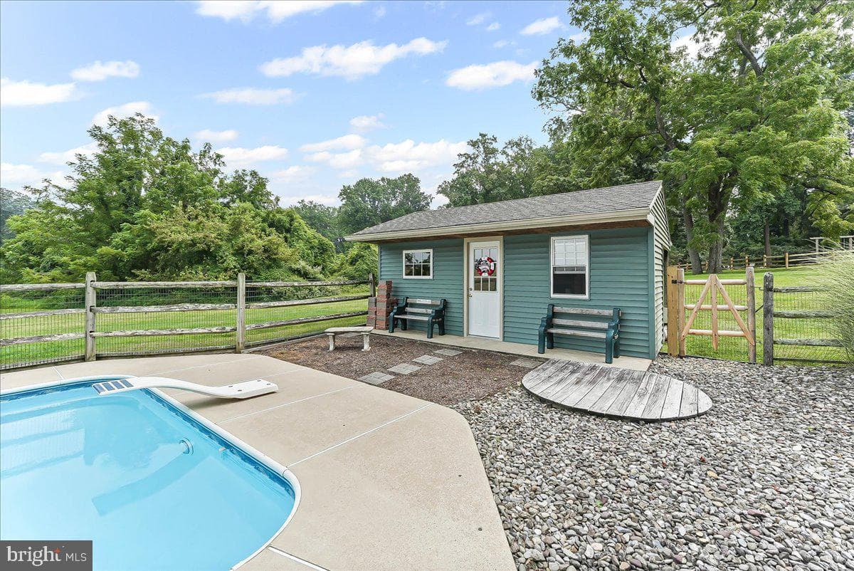 1439 Middletown Road photo 41