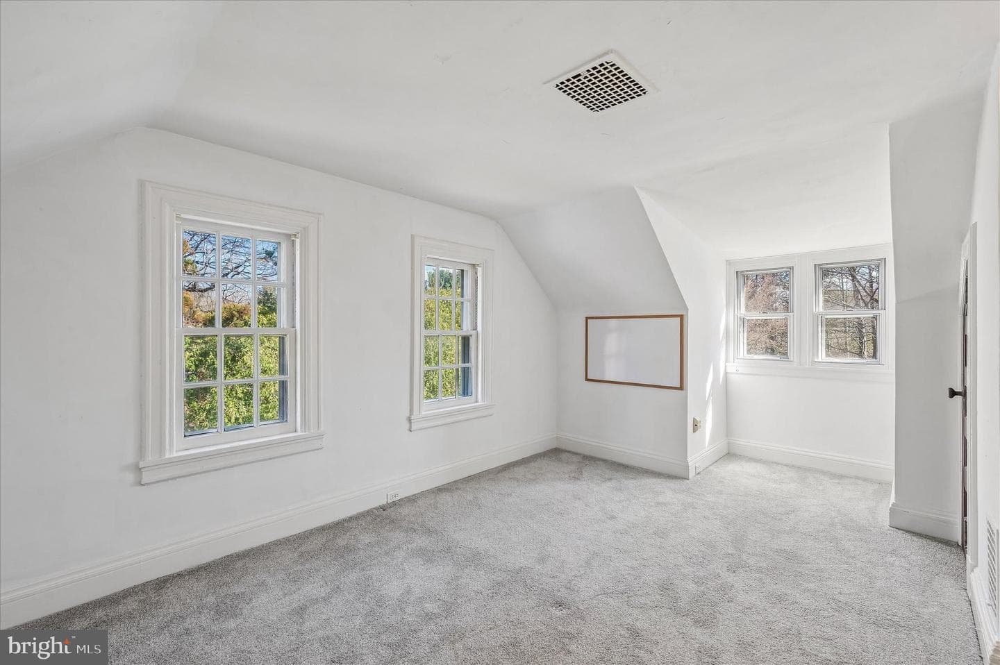 490 Bancroft Road photo 27