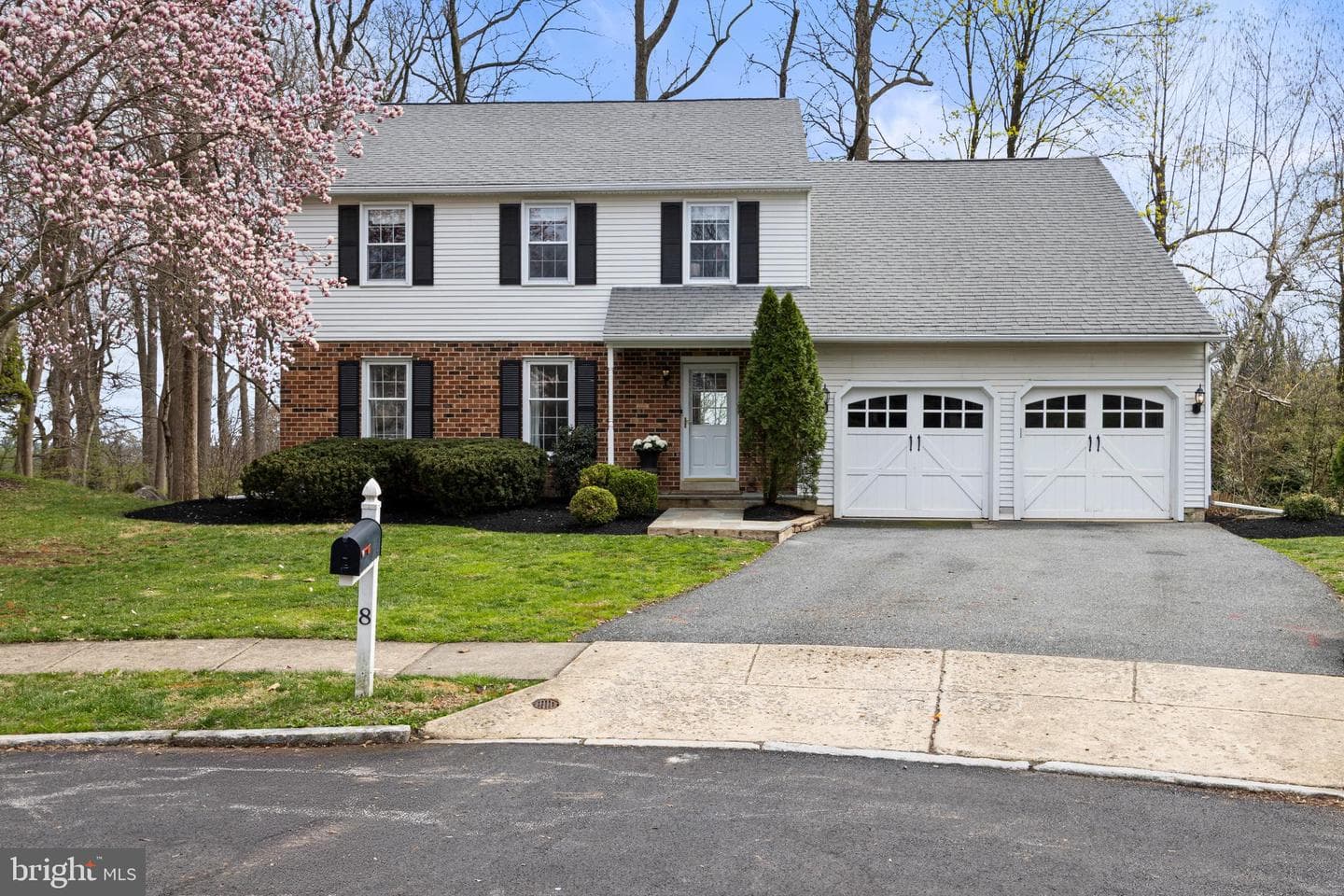 8 Harrow Circle photo 3