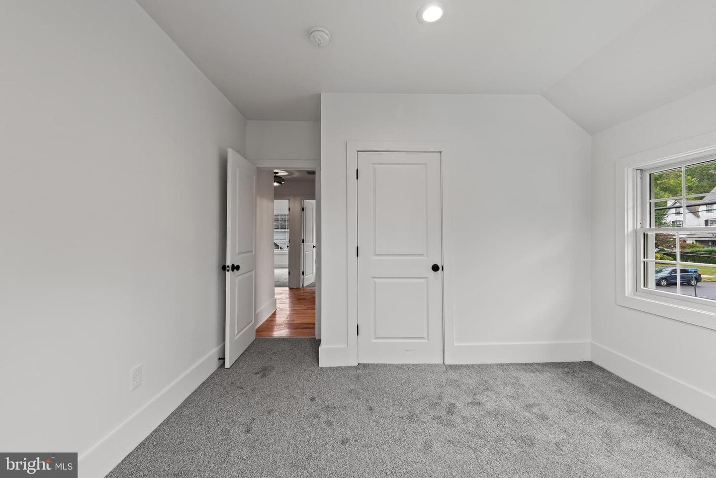 118 W Beechtree Lane photo 24