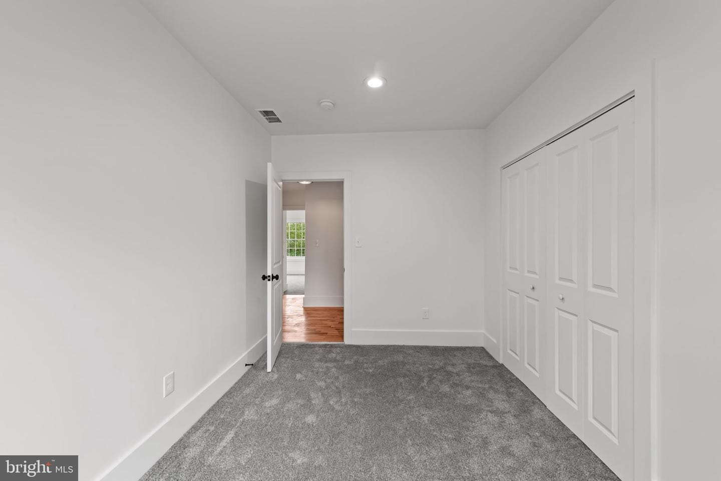 118 W Beechtree Lane photo 26
