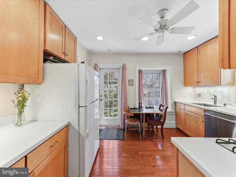 300 Harvard Avenue photo 16