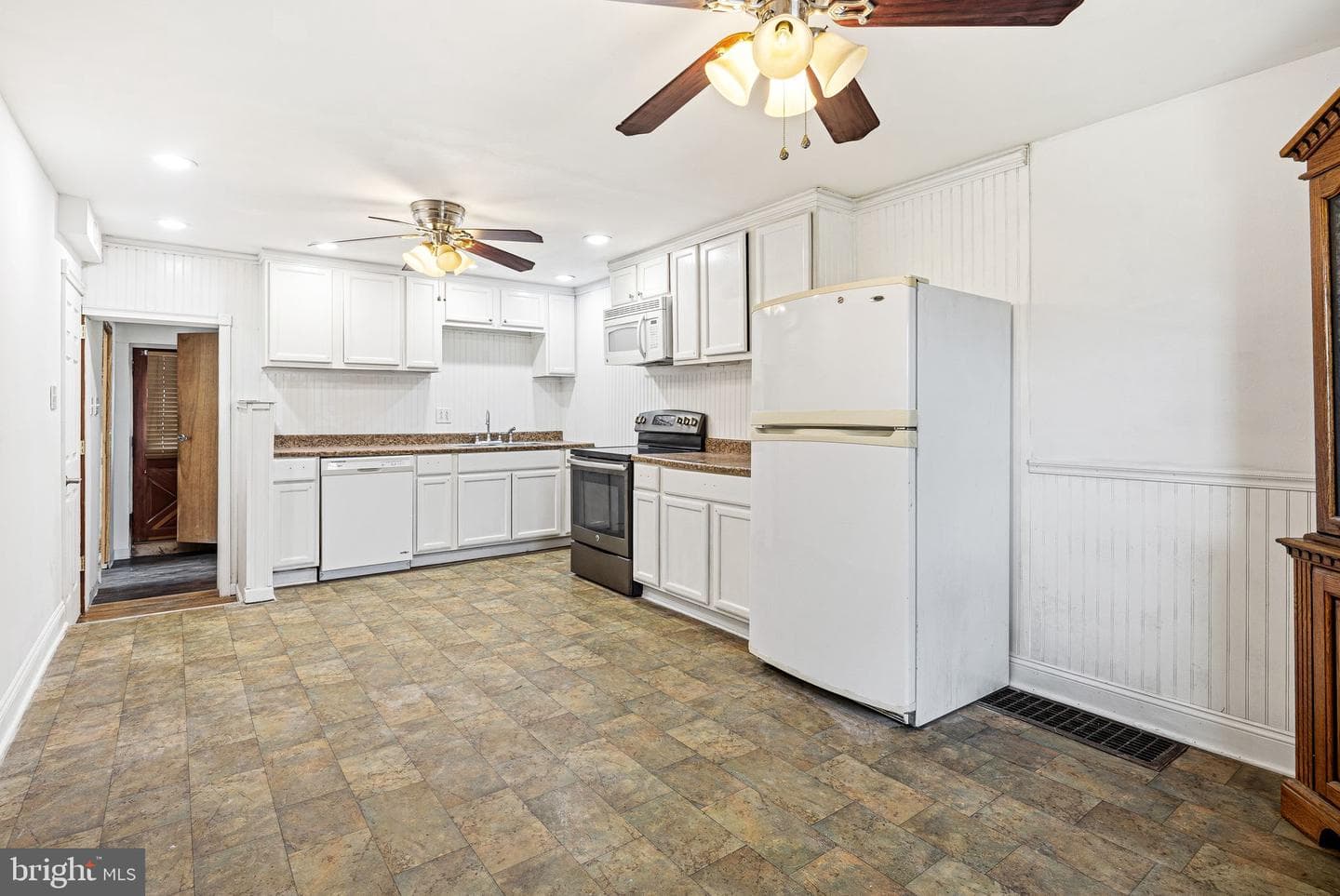522 Amosland Road photo 8